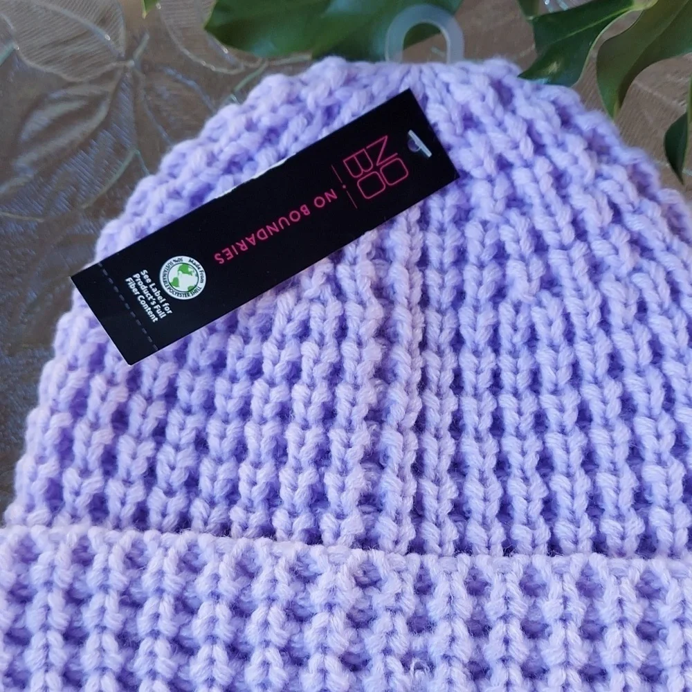 New! No boundaries hat. One size.